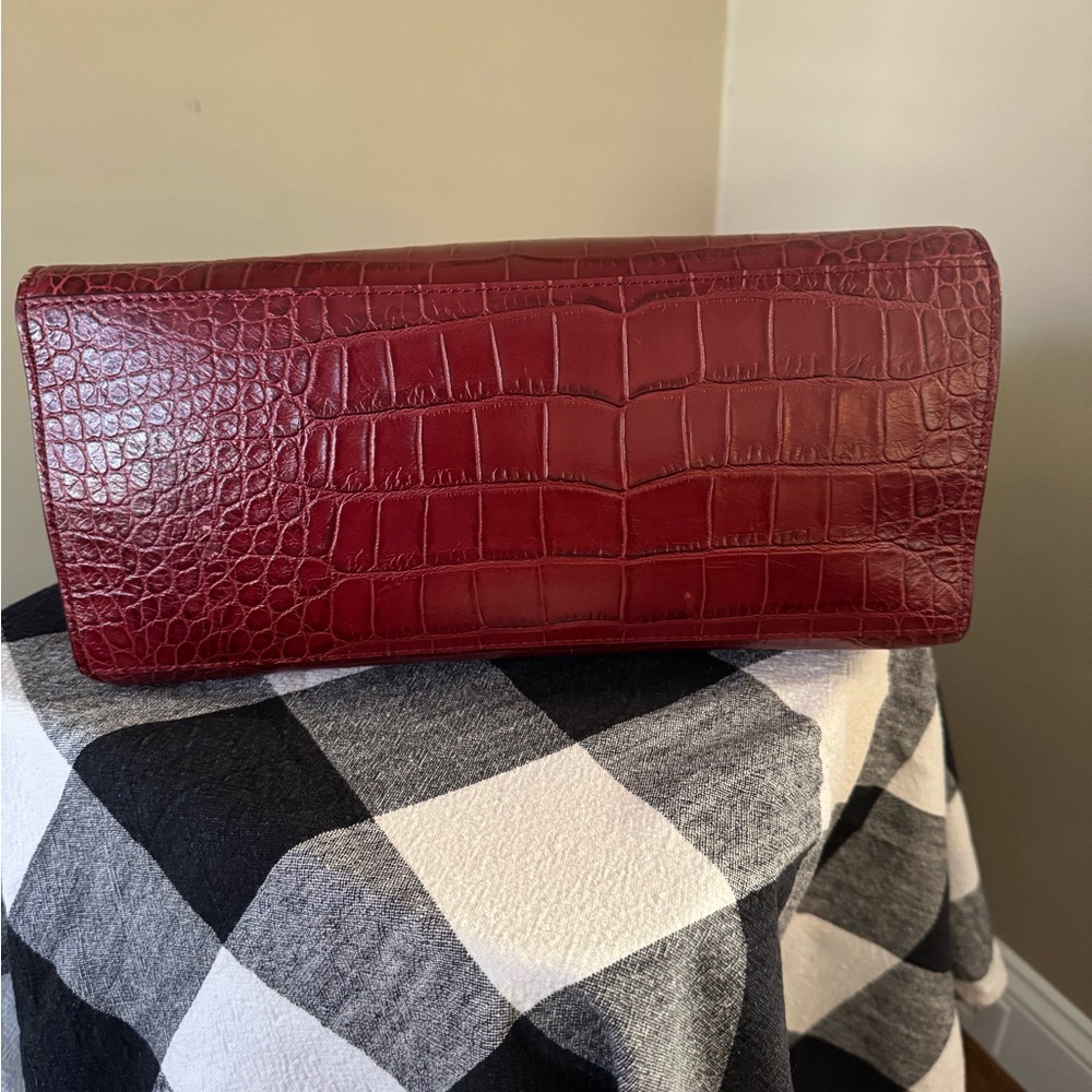 Kate Spade - Elegant Crocodile-Embossed Burgundy Handbag - Picture 4 of 7